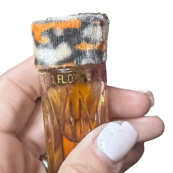 Vintage Faberge TIGRESS Bath Powder Body Talc 5 oz and Perfume - Picture 7 of 8